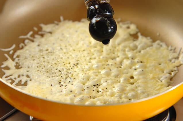 おつまみに！パリパリ焼きチーズの作り方の手順1