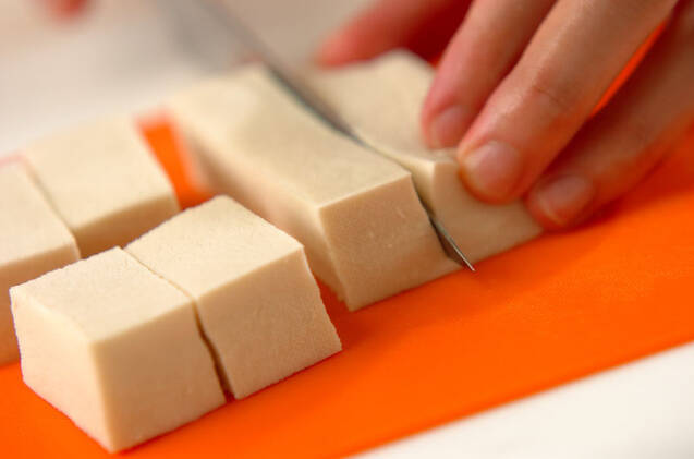 揚げ高野豆腐のそぼろ煮の作り方の手順1