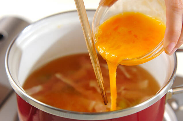ソラ豆と卵のスープの作り方の手順3