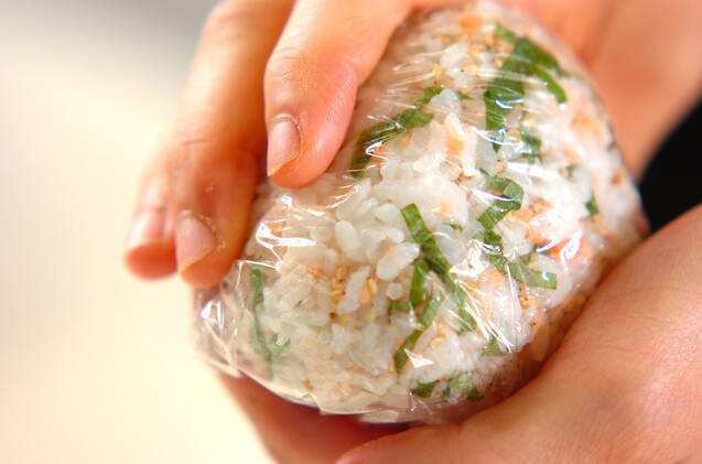 鮭シソおにぎりの作り方の手順2