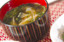 ワカメと湯葉のみそ汁