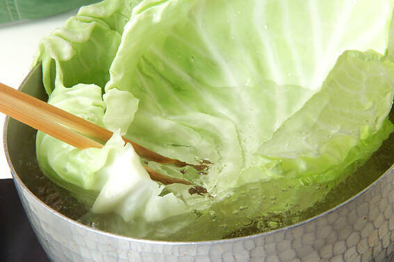 トマトソースのやわらかロールキャベツの作り方の手順1