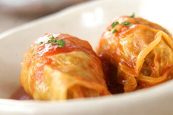 トマトソースのやわらかロールキャベツ