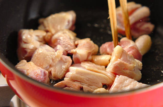 鶏肉とジャガイモのトマトチーズ煮の作り方の手順2