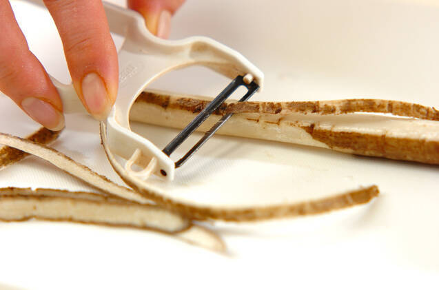 ゴボウのペペロンチーノの作り方の手順1