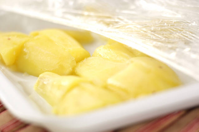 サツマイモと豆腐のサラダの作り方の手順1