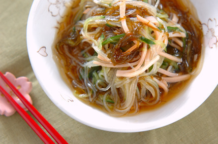 もずくと春雨の和え物