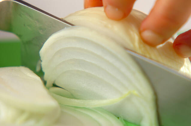 デミグラス缶で簡単！ハヤシライスの作り方の手順2