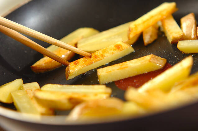 ジャガイモと半熟卵のアリオリソースの作り方の手順2