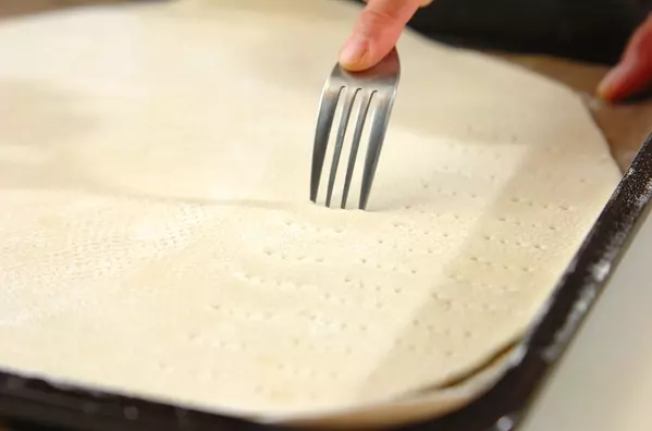 コーンとソーセージのピザの作り方3