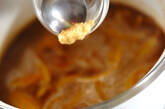 ソーセージと目玉焼きのカレースープごはんの作り方1