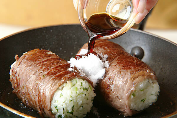 牛肉巻きおにぎりの作り方の手順3