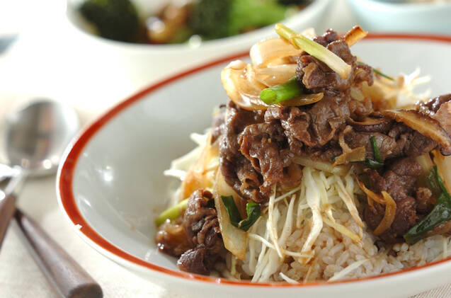 炒め牛肉のせご飯