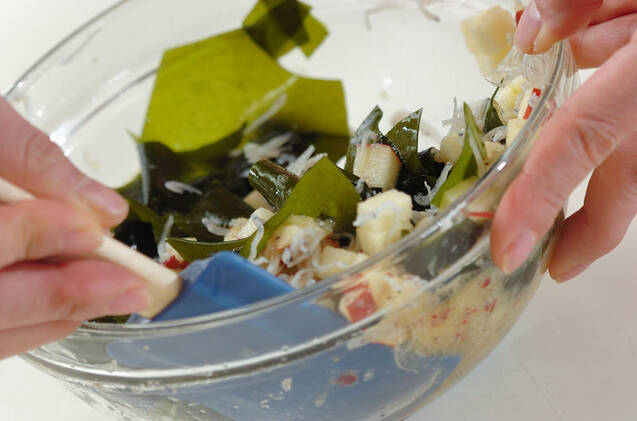 ワカメとジャコのリンゴ和えの作り方の手順4