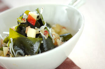 ワカメとジャコのリンゴ和え