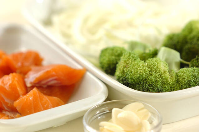 濃厚！サーモンのクリームパスタの作り方の手順1