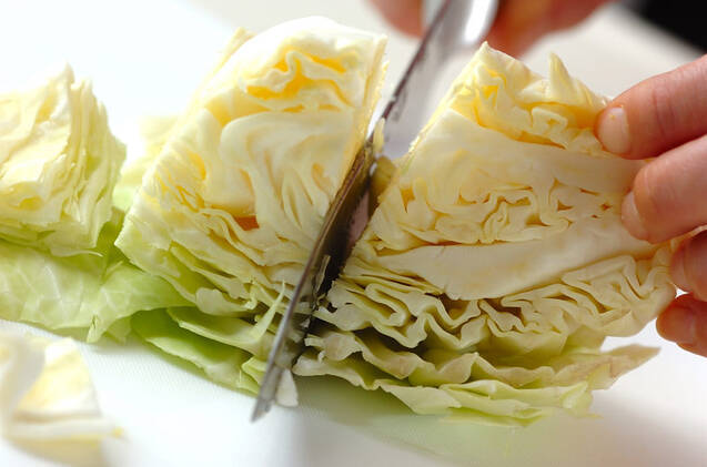 キャベツとひき肉の炒め物の作り方の手順1