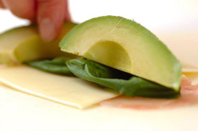 アボカドの揚げ春巻きの作り方の手順4