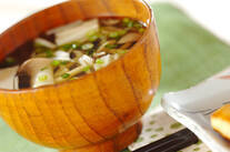 ポカポカ温まる！たっぷりキノコ汁