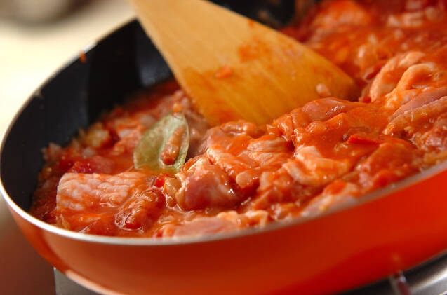 塩ヨーグルトチキンのトマトソースペンネの作り方の手順4