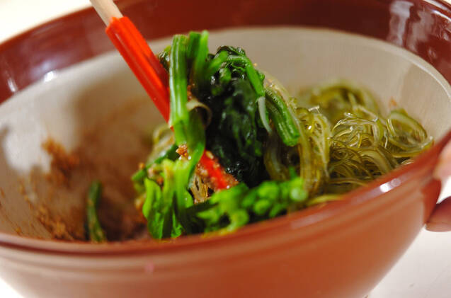 ホウレン草と茎ワカメのゴマ和えの作り方の手順5