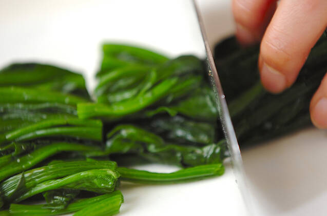 ホウレン草と茎ワカメのゴマ和えの作り方の手順4