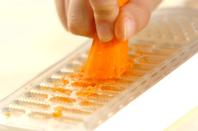 【乳製品を使わないおやつ】ニンジンケーキの作り方の手順1