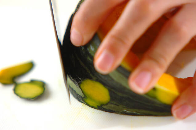 カボチャのみそ汁の作り方の手順1