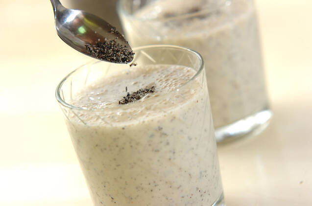 黒ゴマバナナの豆乳スムージーの作り方の手順2