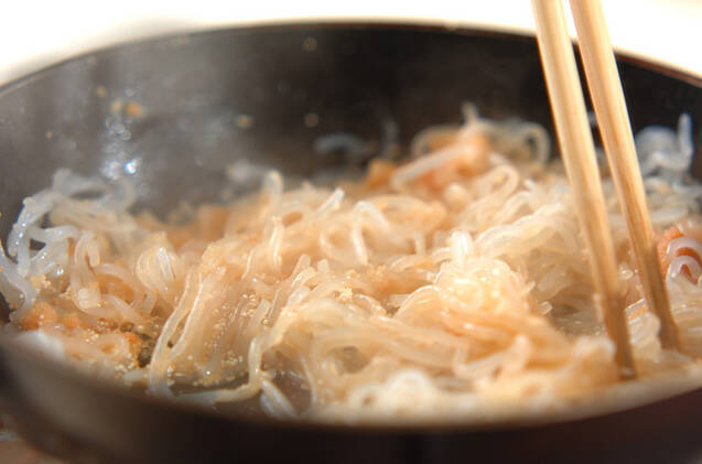 簡単でヘルシー！糸こんにゃくの明太子炒めの作り方の手順3