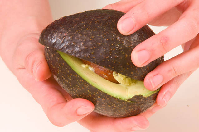 マグロアボカドの山かけの作り方の手順1