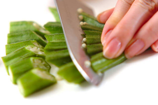 オクラとポークのカレーの作り方の手順1