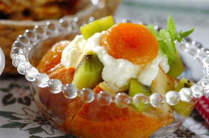 ブリオッシュのフルーツとヨーグルト