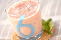 真っ赤なトマトのジュース