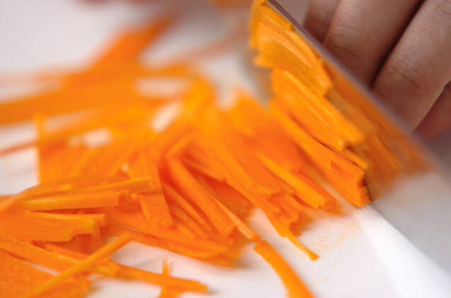 ニンジンのエスニックサラダの作り方の手順1