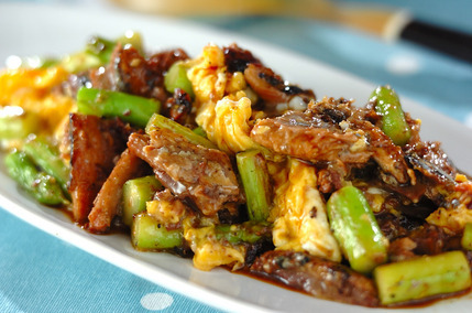 サンマとアスパラの卵炒め