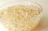 モヤシのカレー酢和えの作り方の手順1