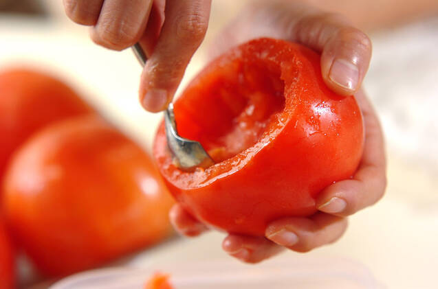 トマトのチャーハン詰め焼きの作り方の手順1