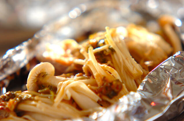 ホイルに包まれた鮭のねきみそマヨ焼き