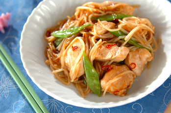 鶏肉とモヤシのオイスター炒め