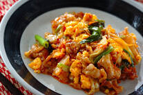 簡単！豚キムチ ピリ辛ふわふわ卵炒め ご飯がすすむ美味しさ