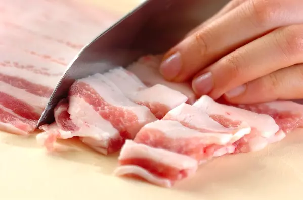 簡単！豚キムチ ピリ辛ふわふわ卵炒め ご飯がすすむ美味しさの下準備1