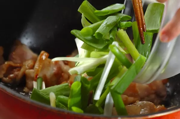 簡単！豚キムチ ピリ辛ふわふわ卵炒め ご飯がすすむ美味しさの作り方2