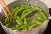 甘辛炒り枝豆の作り方2