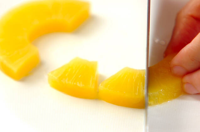 パイナップルとナタデココの作り方の手順1