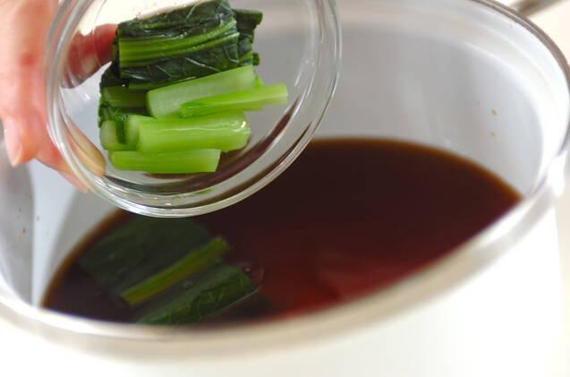 麺つゆで簡単！小松菜と油揚げの煮浸しの作り方の手順2
