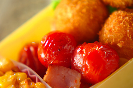 プチトマトとベーコンの炒め物