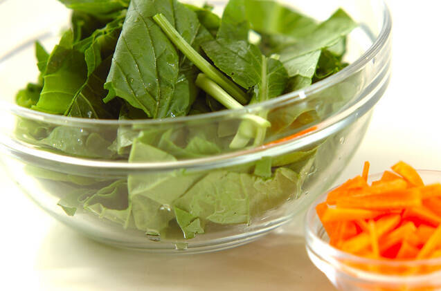 小松菜とニンジンのサッと和えの作り方の手順1