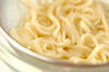 時短で簡単！サラダうどん 冷凍うどんと麺つゆを使った人気レシピの作り方の手順1