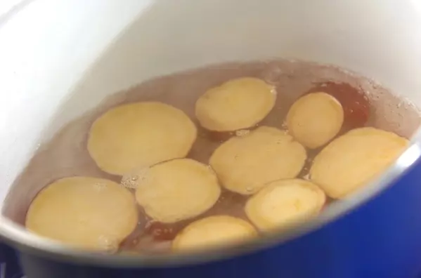 サツマイモのレモン煮の作り方1